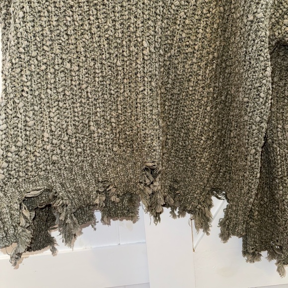 ADORA Chunky Knit Crew Neck Sweater with Distressed Hemlines in Ivy Green - Picture 3 of 5